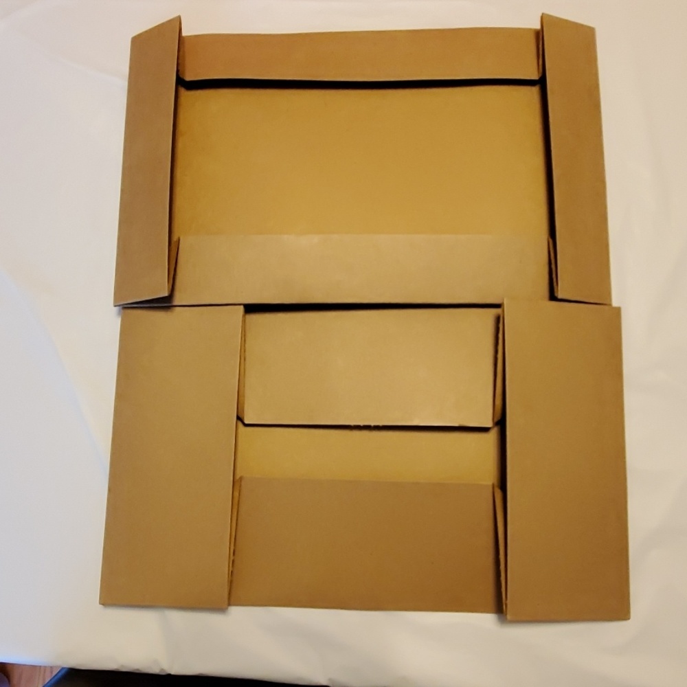 Coach Small Box - Picture 2 of 3